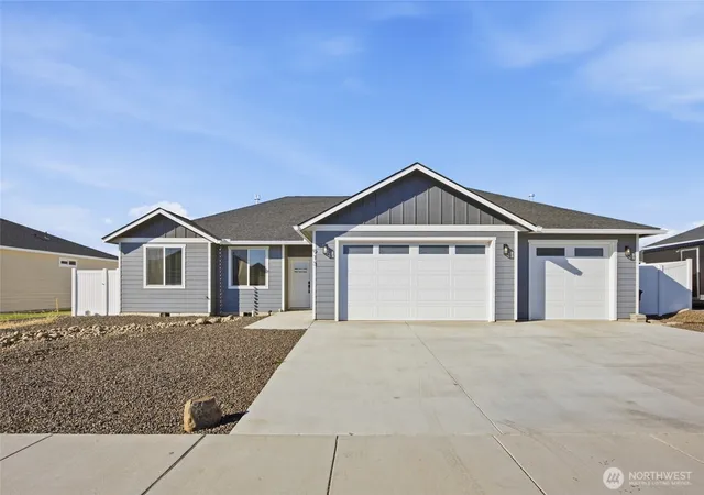 Photo 2 of Single family home for sale at 913 6th Avenue Ne, Ephrata, WA 98823 | MLS# NWM2585054 | Listing updated on 2026-09-28