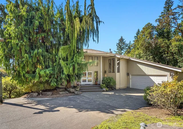 Photo 3 of Sale Pending at 11925 73rd Place Ne, Kirkland, WA 98034 | MLS# NWM2585056 | Listing updated on 2026-09-30