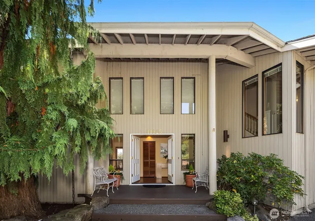 Photo 3 of Sale Pending at 11925 73rd Place NE, Kirkland, WA 98034 | MLS# NWM2585056 | Listing updated on 2026-09-30