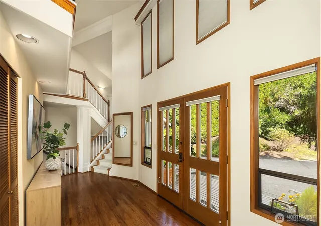 Photo 4 of Sale Pending at 11925 73rd Place NE, Kirkland, WA 98034 | MLS# NWM2585056 | Listing updated on 2026-09-30