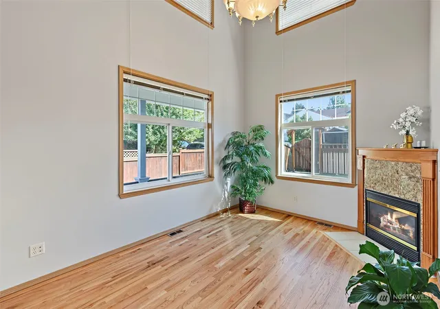 Photo 2 of Single family home for sale at 10821 Crestwood Dr S, Seattle, WA 98178 | MLS# NWM2585058 | Listing updated on 2026-09-23