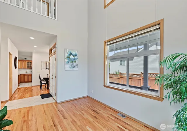 Photo 3 of Single family home for sale at 10821 Crestwood Dr S, Seattle, WA 98178 | MLS# NWM2585058 | Listing updated on 2026-09-23