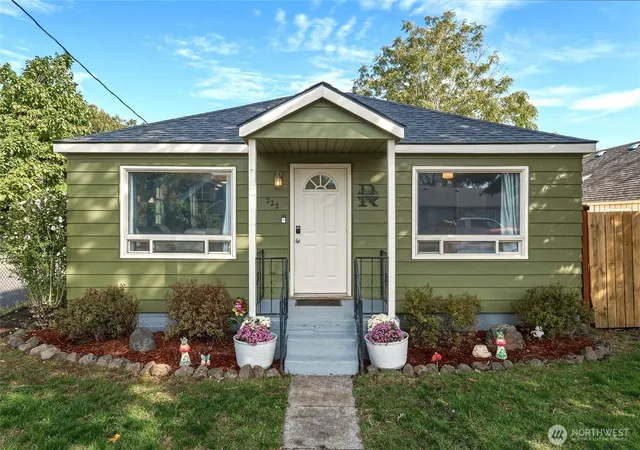 Single family home for sale at 222 Northwest 6th, Milton Freewater, OR 97862 | MLS# NWM2585059