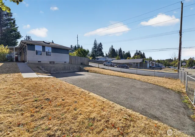 Photo 3 of Single family home for sale at 1105 S I St, Port Angeles, WA 98363 | MLS# NWM2585062 | Listing updated on 2026-09-22