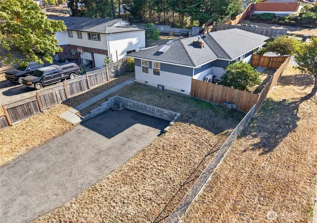Photo 3 of Single family home for sale at 1105 S I St, Port Angeles, WA 98363 | MLS# NWM2585062 | Listing updated on 2026-09-22