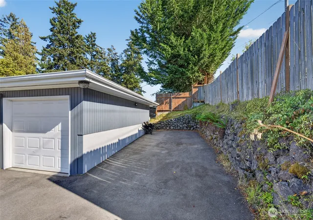 Photo 4 of Single family home for sale at 1105 S I St, Port Angeles, WA 98363 | MLS# NWM2585062 | Listing updated on 2026-09-22
