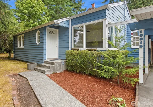 Photo 1 of Single family home for sale at 10019 Oak Ln Sw, Lakewood, WA 98499 | MLS# NWM2585063 | Listing updated on 2026-10-01