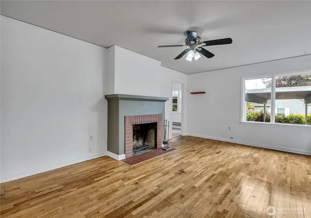 Photo 2 of Single family home for sale at 10019 Oak Ln Sw, Lakewood, WA 98499 | MLS# NWM2585063 | Listing updated on 2026-10-01