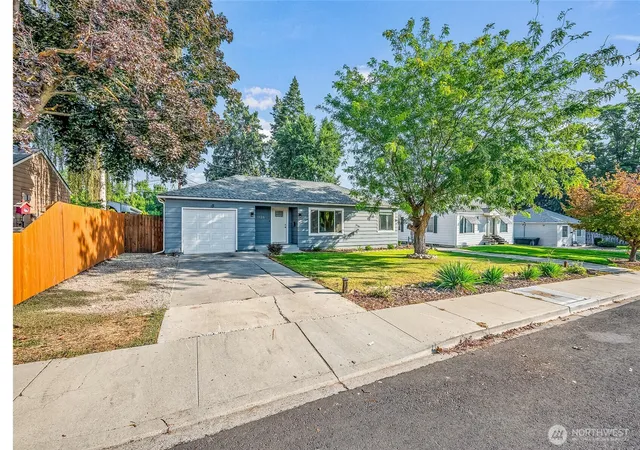 Photo 1 of Single family home for sale at 1126 8th Street, Wenatchee, WA 98801 | MLS# NWM2585064 | Listing updated on 2026-09-26