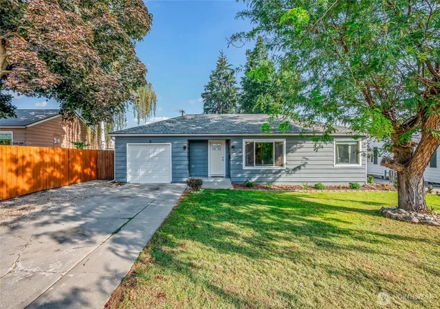 Photo 2 of Single family home for sale at 1126 8th Street, Wenatchee, WA 98801 | MLS# NWM2585064 | Listing updated on 2026-09-26