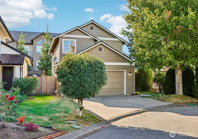 Photo 2 of Single family home for sale at 17524 27th Avenue Ne, Marysville, WA 98271 | MLS# NWM2585065 | Listing updated on 2026-09-23