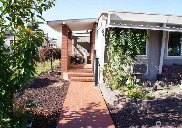 Photo 3 of Manufactured home for sale at 18501 52nd Avenue W #60, Lynnwood, WA 98037 | MLS# NWM2585070 | Listing updated on 2026-10-19