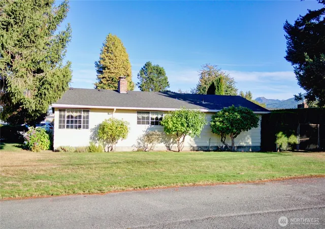 Photo 3 of Single family home for sale at 815 Evans Dr, Sedro Woolley, WA 98284 | MLS# NWM2585076 | Listing updated on 2026-10-03