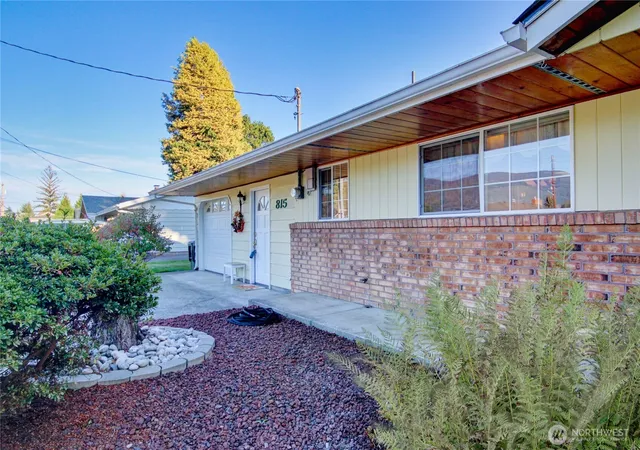 Photo 4 of Single family home for sale at 815 Evans Dr, Sedro Woolley, WA 98284 | MLS# NWM2585076 | Listing updated on 2026-10-03