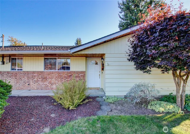 Photo 3 of Single family home for sale at 815 Evans Dr, Sedro Woolley, WA 98284 | MLS# NWM2585076 | Listing updated on 2026-10-03