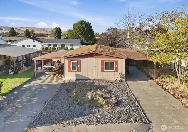 Photo 3 of Manufactured home for sale at 353 5th Avenue NE, Ephrata, WA 98823 | MLS# NWM2585077 | Listing updated on 2026-09-21