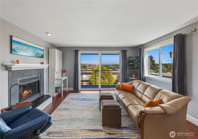Photo 2 of Condo for sale at 7111 Linden Ave N #304, Seattle, WA 98103 | MLS# NWM2585079 | Listing updated on 2026-09-25