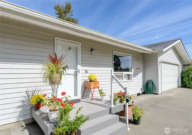 Photo 3 of Single family home for sale at 1111 N Barr Rd, Port Angeles, WA 98362 | MLS# NWM2585080 | Listing updated on 2026-10-01