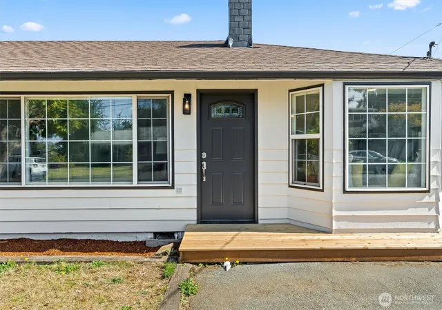 Photo 2 of Single family home for sale at 26622 18th Place S, Des Moines, WA 98198 | MLS# NWM2585099 | Listing updated on 2026-09-22