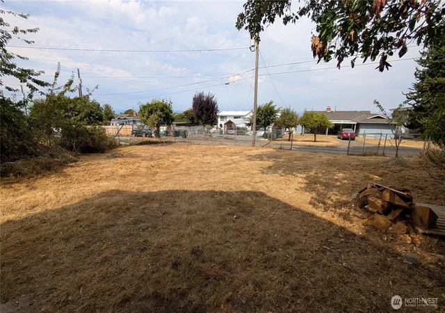Photo 2 of Single family home for sale at 1811 W 5th Street, Port Angeles, WA 98363 | MLS# NWM2585101 | Listing updated on 2026-09-20