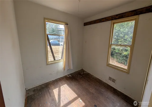 Photo 4 of Single family home for sale at 1811 W 5th Street, Port Angeles, WA 98363 | MLS# NWM2585101 | Listing updated on 2026-09-20