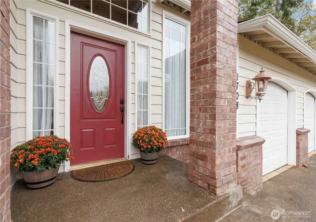 Photo 2 of Single family home for sale at 1708 S Evans St, Aberdeen, WA 98520 | MLS# NWM2585109 | Listing updated on 2026-09-29
