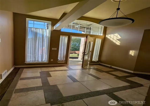 Photo 3 of Single family home for sale at 1708 S Evans St, Aberdeen, WA 98520 | MLS# NWM2585109 | Listing updated on 2026-09-29
