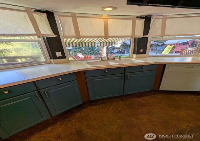 Photo 3 of Single family home for sale at 1708 S Evans St, Aberdeen, WA 98520 | MLS# NWM2585109 | Listing updated on 2026-09-29