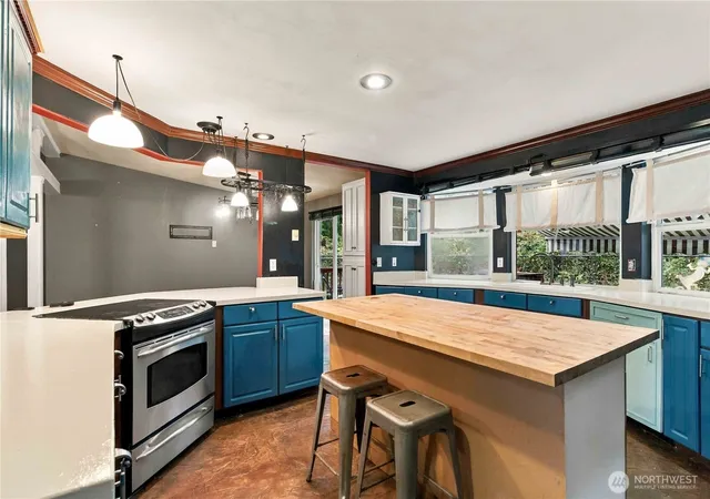 Photo 4 of Single family home for sale at 1708 S Evans St, Aberdeen, WA 98520 | MLS# NWM2585109 | Listing updated on 2026-09-29