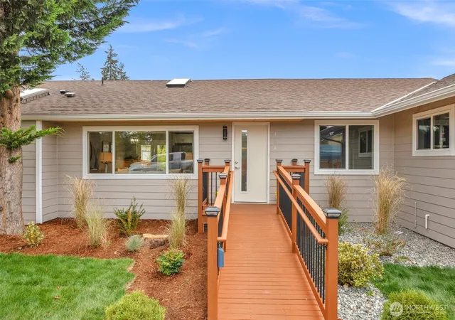 Photo 4 of Single family home for sale at 124 167th Place SW, Bothell, WA 98012 | MLS# NWM2585127 | Listing updated on 2026-10-01