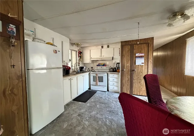 Photo 3 of Manufactured home for sale at 10515 Woodinville Dr #97, Bothell, WA 98011 | MLS# NWM2585129 | Listing updated on 2026-09-23