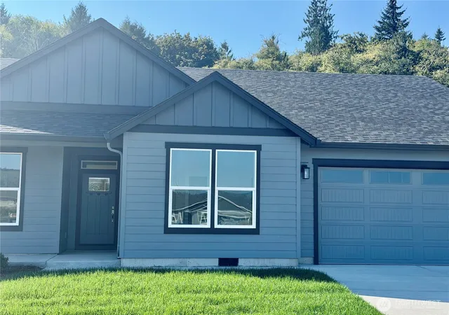 Photo 2 of Single family home for sale at 572 Rainbow Way, Kelso, WA 98626 | MLS# NWM2585130 | Listing updated on 2026-09-27