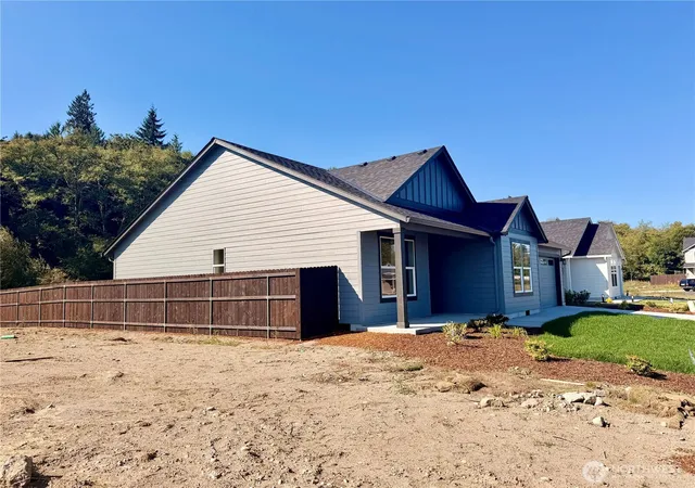 Photo 3 of Single family home for sale at 572 Rainbow Way, Kelso, WA 98626 | MLS# NWM2585130 | Listing updated on 2026-09-27