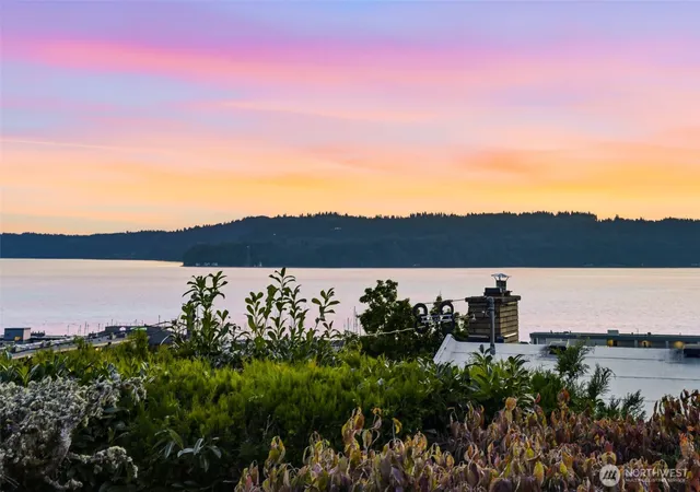 Photo 3 of Single family home for sale at 22545 10th Avenue S, Des Moines, WA 98198 | MLS# NWM2585140 | Listing updated on 2026-10-01