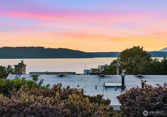 Photo 3 of Single family home for sale at 22545 10th Avenue S, Des Moines, WA 98198 | MLS# NWM2585140 | Listing updated on 2026-10-01