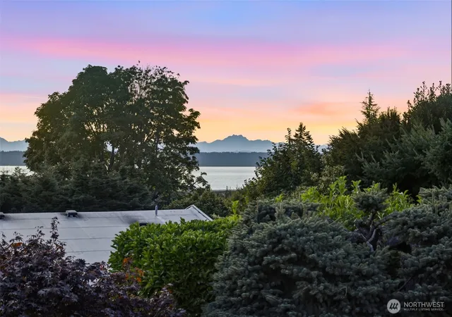 Photo 4 of Single family home for sale at 22545 10th Avenue S, Des Moines, WA 98198 | MLS# NWM2585140 | Listing updated on 2026-10-01