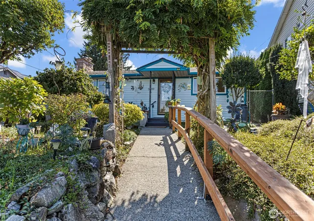 Photo 3 of Single family home for sale at 3809 S Trenton St, Seattle, WA 98118 | MLS# NWM2585148 | Listing updated on 2026-09-29