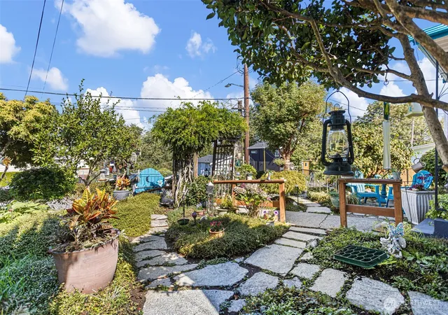 Photo 4 of Single family home for sale at 3809 S Trenton St, Seattle, WA 98118 | MLS# NWM2585148 | Listing updated on 2026-09-29