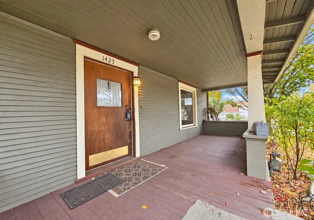 Photo 3 of Single family home for sale at 1423 S Yakima Ave, Tacoma, WA 98405 | MLS# NWM2585152 | Listing updated on 2026-09-21