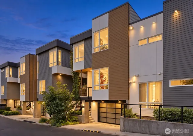 Townhouse for sale at 201 4th Court S #15, Kirkland, WA 98033 | MLS# NWM2585160