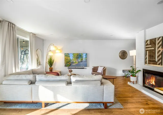 Photo 4 of Condo for sale at 3206 80th Avenue SE #3, Mercer Island, WA 98040 | MLS# NWM2585162 | Listing updated on 2026-10-01