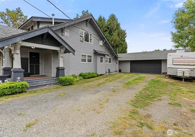 Photo 3 of Sale Pending at 612 E Summa St, Centralia, WA 98531 | MLS# NWM2585167 | Listing updated on 2026-09-25