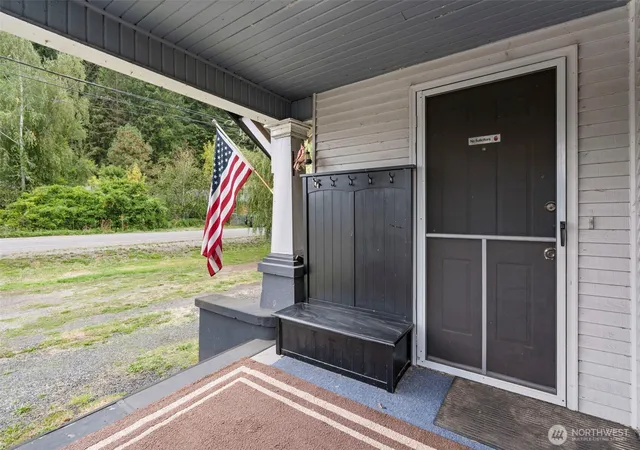 Photo 3 of Sale Pending at 612 E Summa St, Centralia, WA 98531 | MLS# NWM2585167 | Listing updated on 2026-09-25