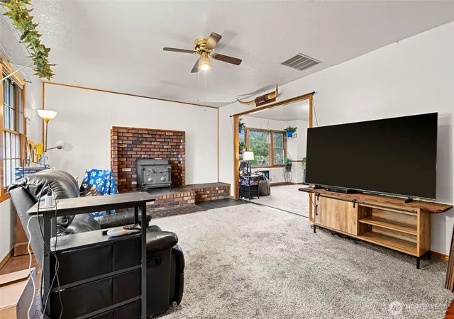 Photo 4 of Sale Pending at 612 E Summa St, Centralia, WA 98531 | MLS# NWM2585167 | Listing updated on 2026-09-25