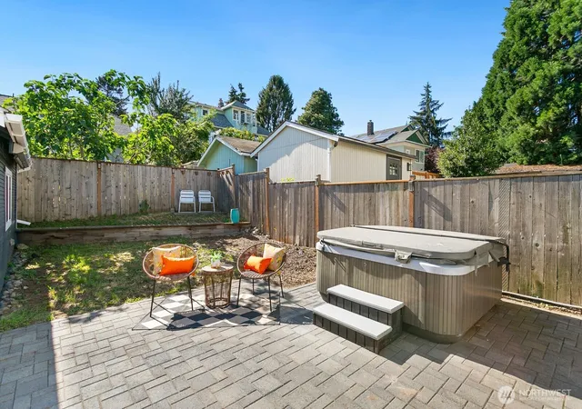 Photo 3 of Single family home for sale at 4329 5th Avenue Ne, Seattle, WA 98105 | MLS# NWM2585171 | Listing updated on 2026-09-21
