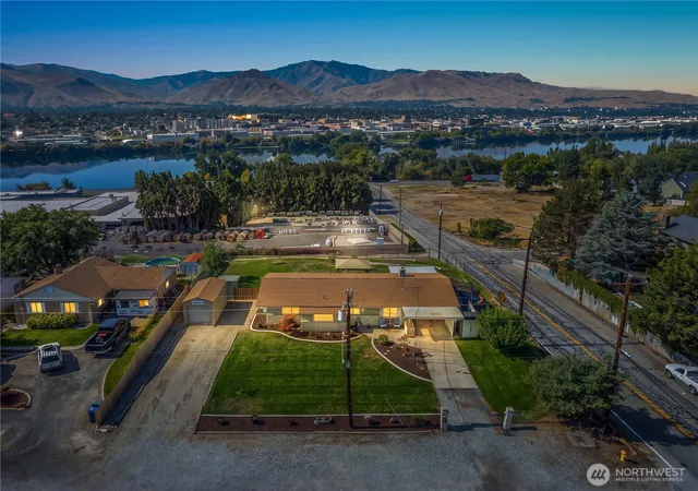 Photo 2 of Single family home for sale at 1226 N Ashland Ave, East Wenatchee, WA 98802 | MLS# NWM2585182 | Listing updated on 2026-09-23