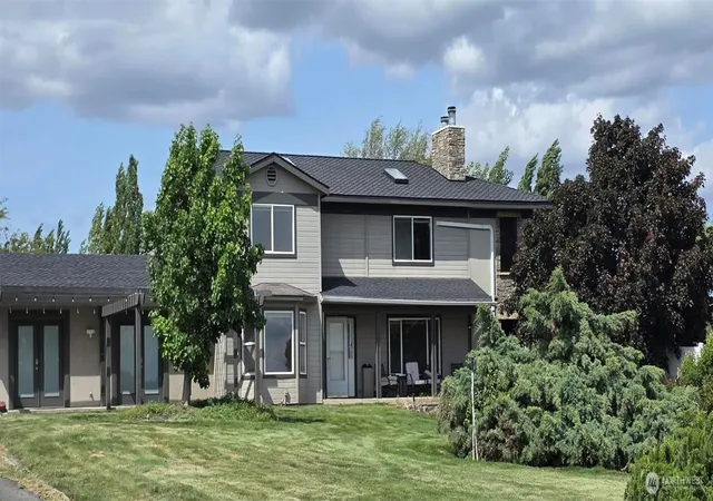 Photo 1 of Single family home for sale at 8601 Scenic Dr, Yakima, WA 98908 | MLS# NWM2585183 | Listing updated on 2026-09-21