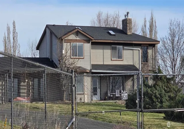 Photo 3 of Single family home for sale at 8601 Scenic Dr, Yakima, WA 98908 | MLS# NWM2585183 | Listing updated on 2026-09-21