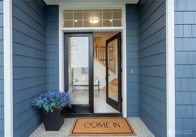 Photo 3 of Sale Pending at 5404 Northeast 197th St, Lake Forest Park, WA 98155 | MLS# NWM2585188 | Listing updated on 2026-09-27