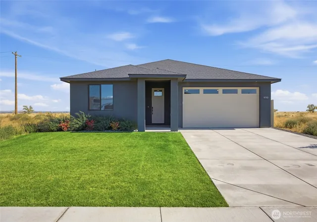 Single family home for sale at 930 L St NE, Ephrata, WA 98823 | MLS# NWM2585197